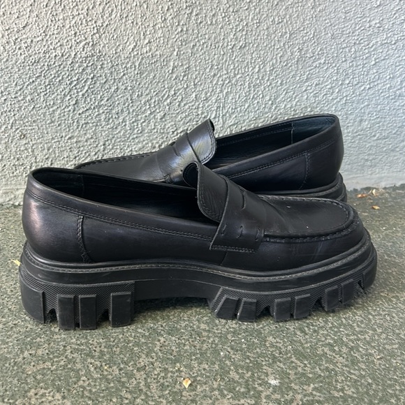 Marc Fisher Lug Sole Loafers Chunky Sole Preppy Officecore Sz 9 - Picture 5 of 9